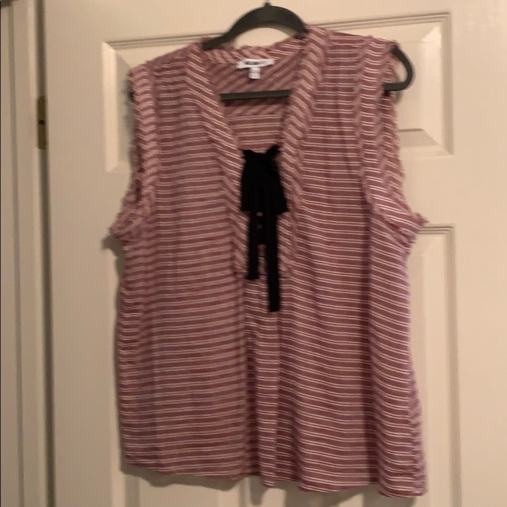 Sleeveless shirt